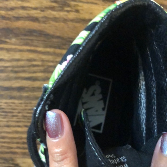 Vans only worn once - Picture 3 of 3